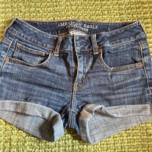 AMERICAN EAGLE SUPERSTRETCH short shorts! Size 4 but fit like a 2!!